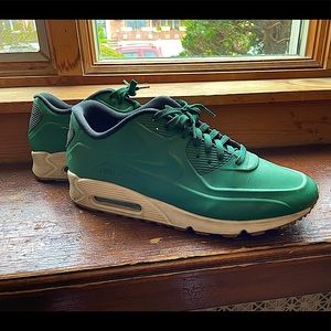 Men’s Green Nike Air Max, size 13